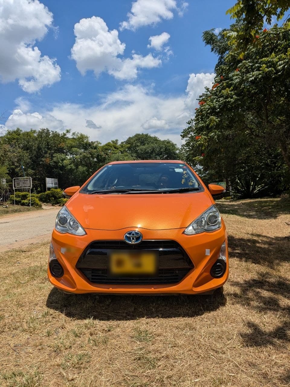 Toyota Aqua Hybrid, orange