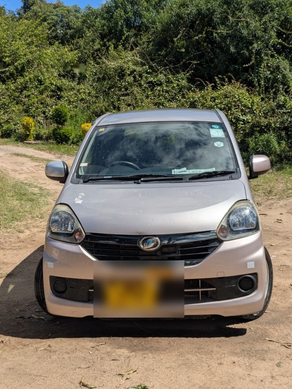 Daihatsu Mira e:S, champagne
