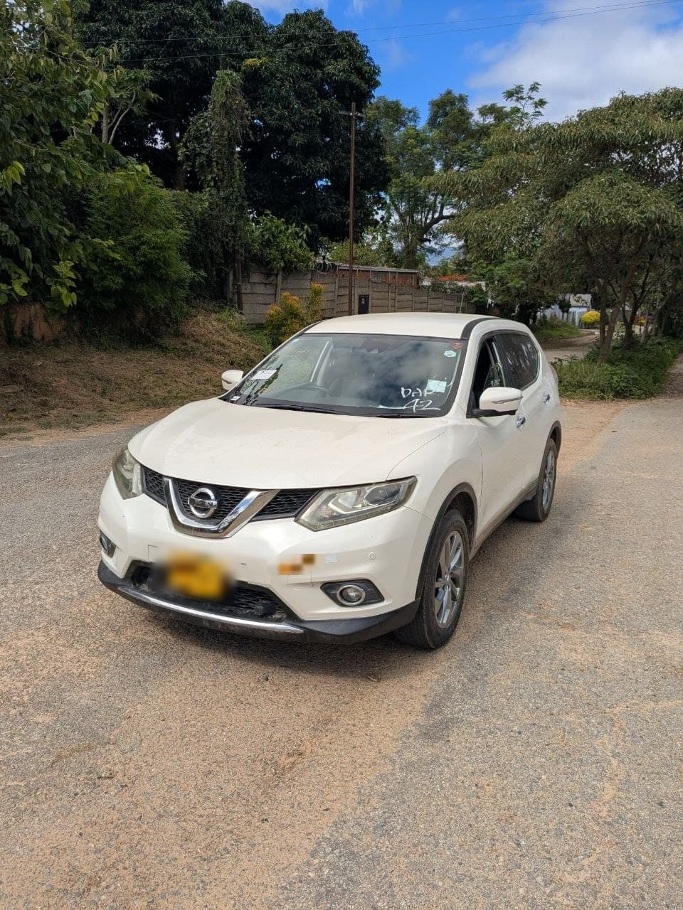 Nissan X-Trail, white